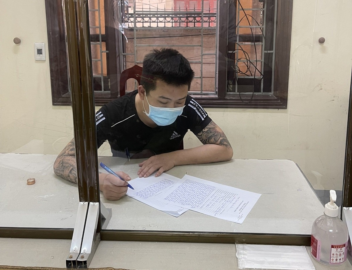 Hoàng Ngọc Hạnh tại cơ quan điều tra.
