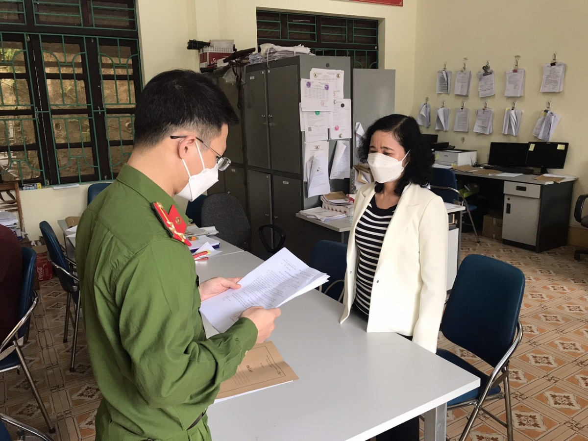 Cơ quan điều tra tống đạt quyết định khởi tố bị can đối với Quản Thị Thu Hiền