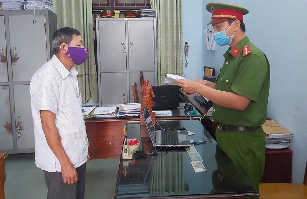 Cơ quan điều tra làm việc với đối tượng có hành vi lợi dụng chức vụ quyền hạn trong khi thi hành công vụ.
