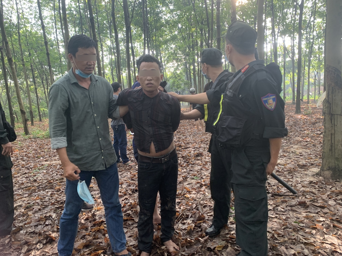 Công an tỉnh Đồng Tháp phối hợp các đơn vị có liên quan của Công an tỉnh Bình Dương truy bắt được đối tượng. Ảnh: Công an Đồng Tháp cung cấp.