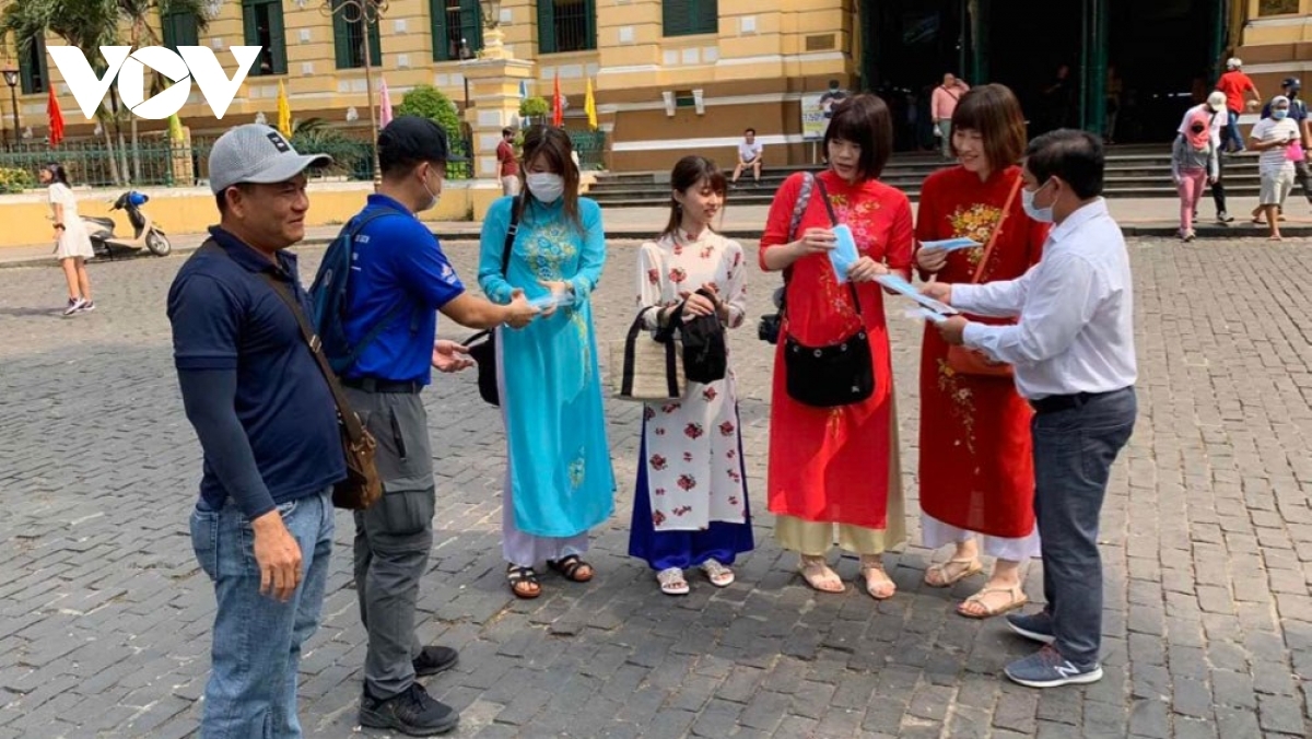 Đoàn khách Hàn Quốc đi du lịch ở TP.HCM trước khi dịch COVID-19 bùng phát. Ảnh: Duy Phương