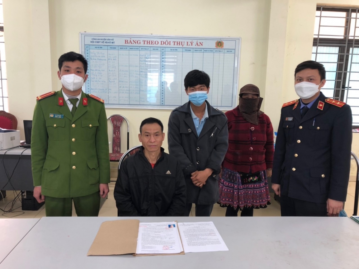 Vàng A Lư ra đầu thú tại cơ quan Công an