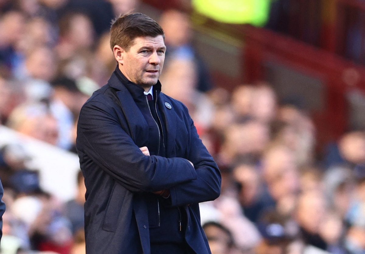 Sự trầm tư của HLV Gerrard khi Aston Villa đang bị dẫn trước. (Ảnh: Reuters).