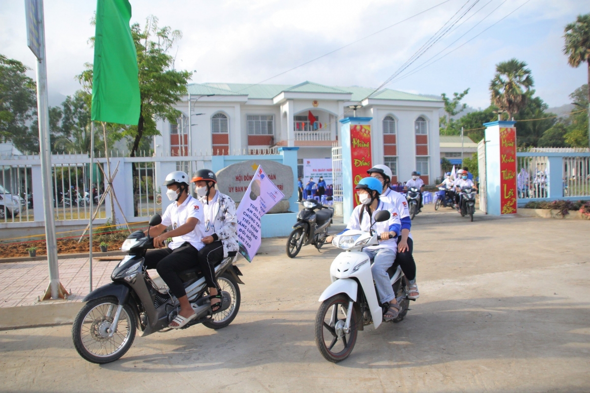 Ra quân hưởng ứng Ngày Chủ nhật Xanh toàn quốc lần thứ I.