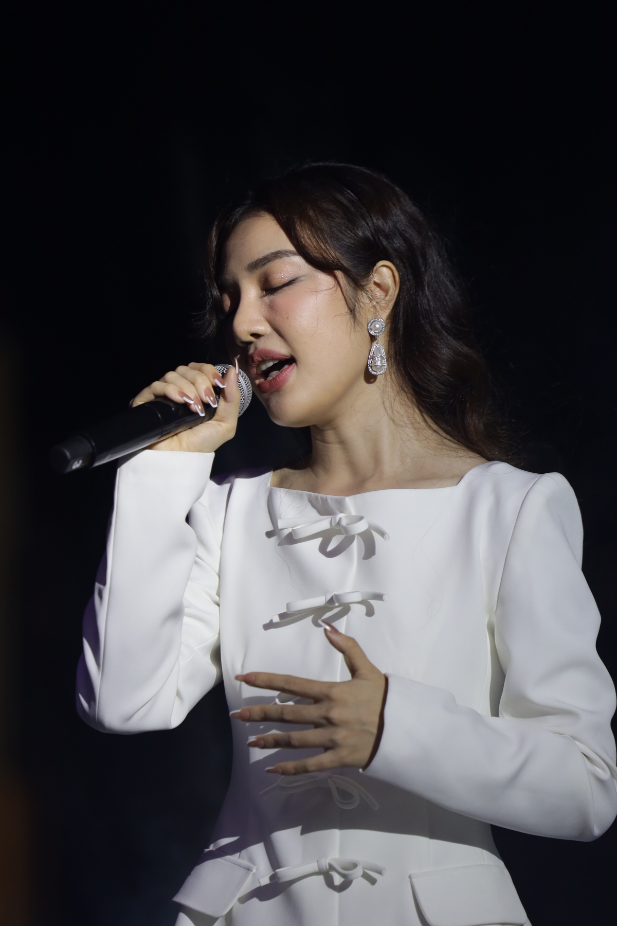 Hoàng Duyên.