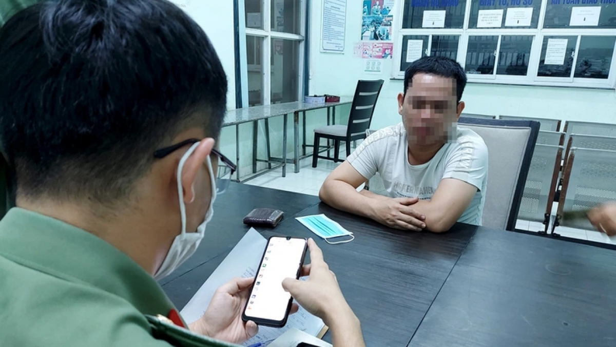 Tại cơ quan công an, Lê Văn P. thừa nhận việc đăng tải clip trên TikTok có nội dung kêu gọi biểu tình trước cổng khu du lịch Đại Nam, mục đích chỉ để