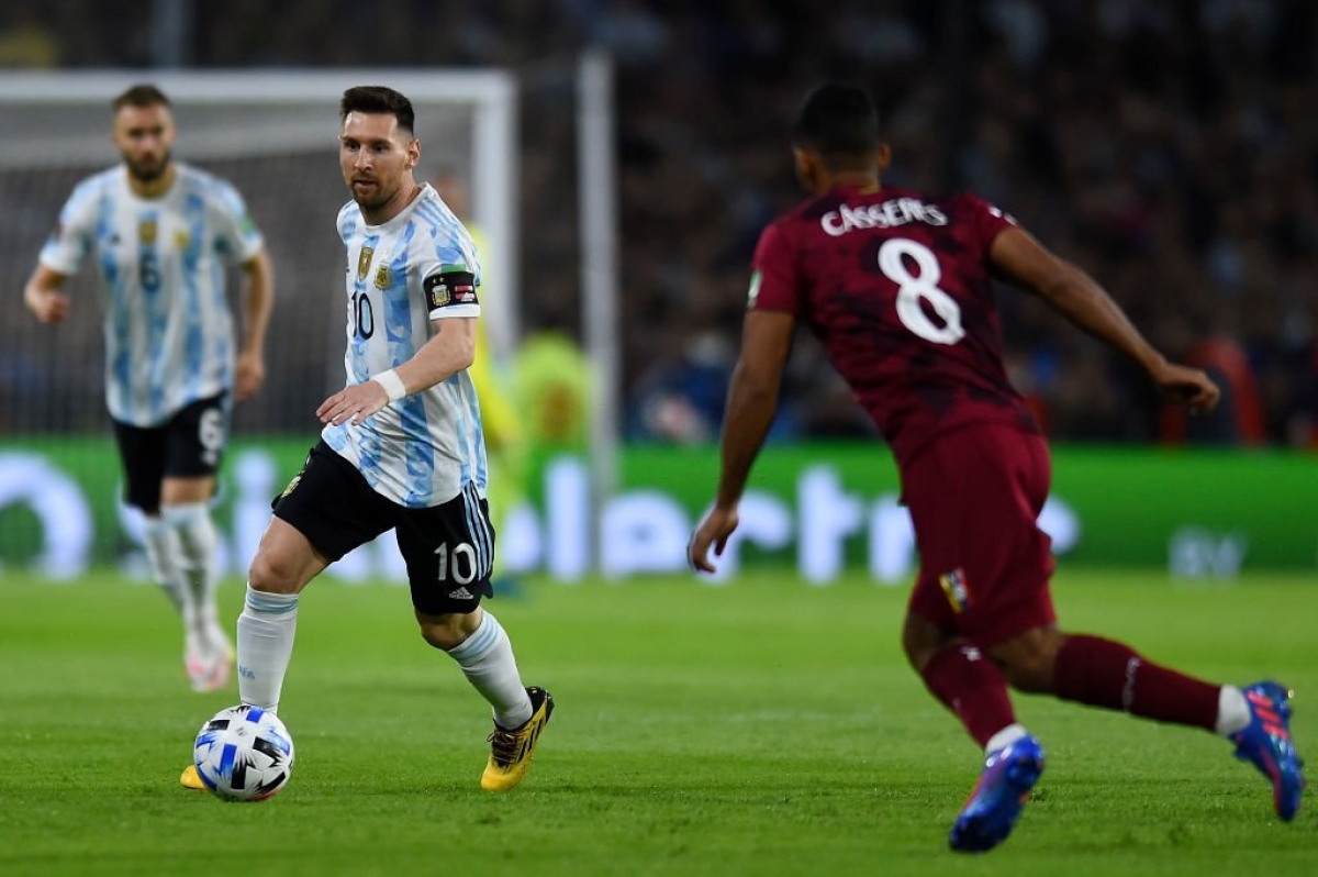 Lionel Messi trở lại thi đấu cho ĐT Argentina sau khi nghỉ ốm ở trận PSG thua AS Monaco 0-3 hồi cuối tuần trước.