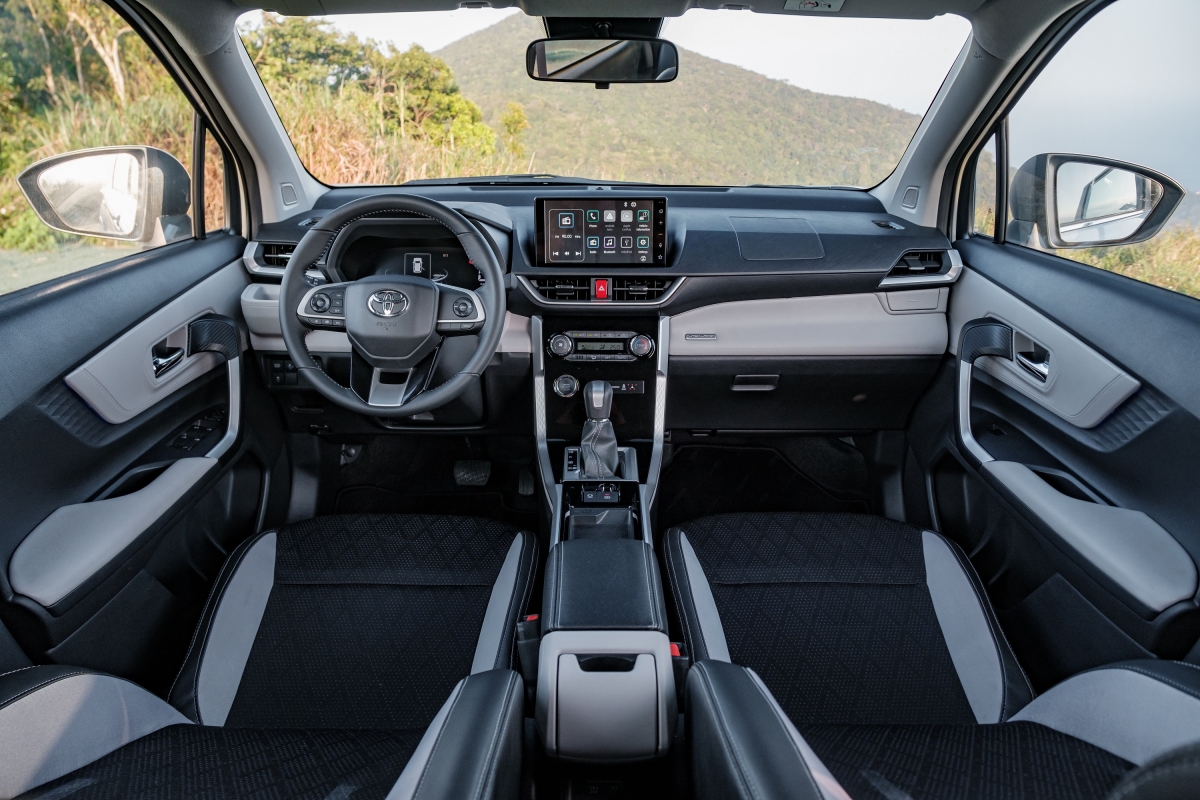 Không gian nội thất hiện đại trên Toyota Veloz Cross.