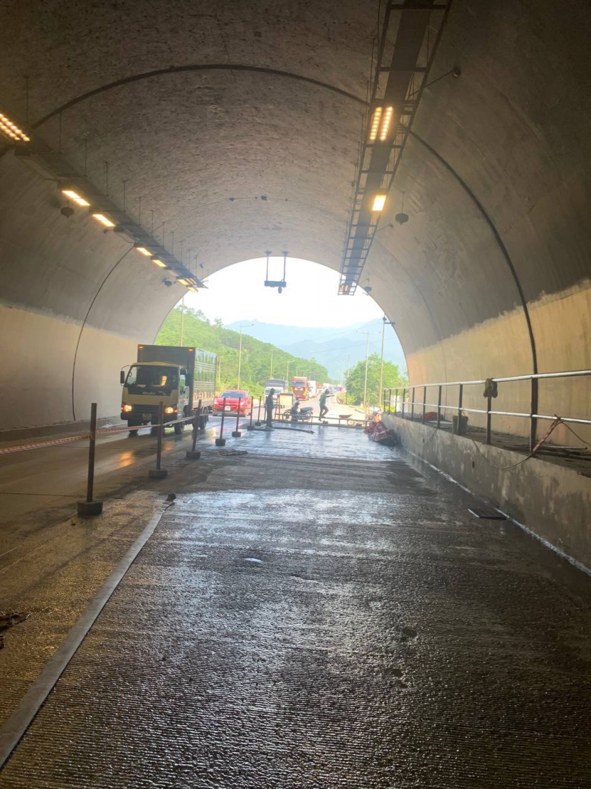 Tổng cục Đường bộ cũng yêu cầu Cục Quản lý đường bộ II thường xuyên kiểm tra công tác đảm bảo an toàn giao thông trong quá trình thi công theo quy định; tổ chức giám sát việc thu phí theo nội dung nêu trên.