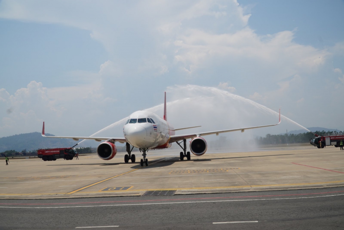 Các hoạt động tưng bừng chào mừng những hành khách Thái Lan đầu tiên trở lại Đà Nẵng tại sân bay.