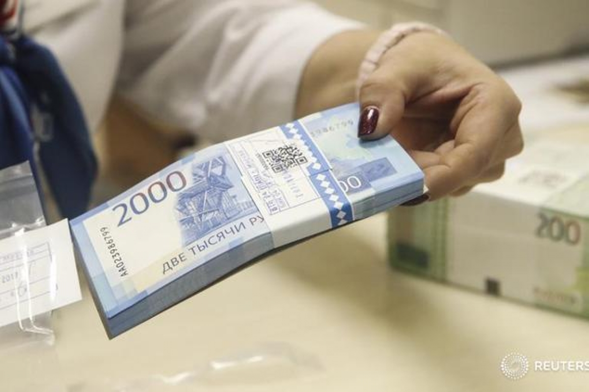 Đối với một số khoản trả góp nhỏ hơn, Nga được phép trả bằng đồng ruble. (Ảnh minh họa: Reuters)