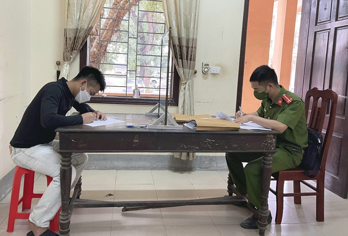 Nhóm đối tượng tại cơ quan điều tra.