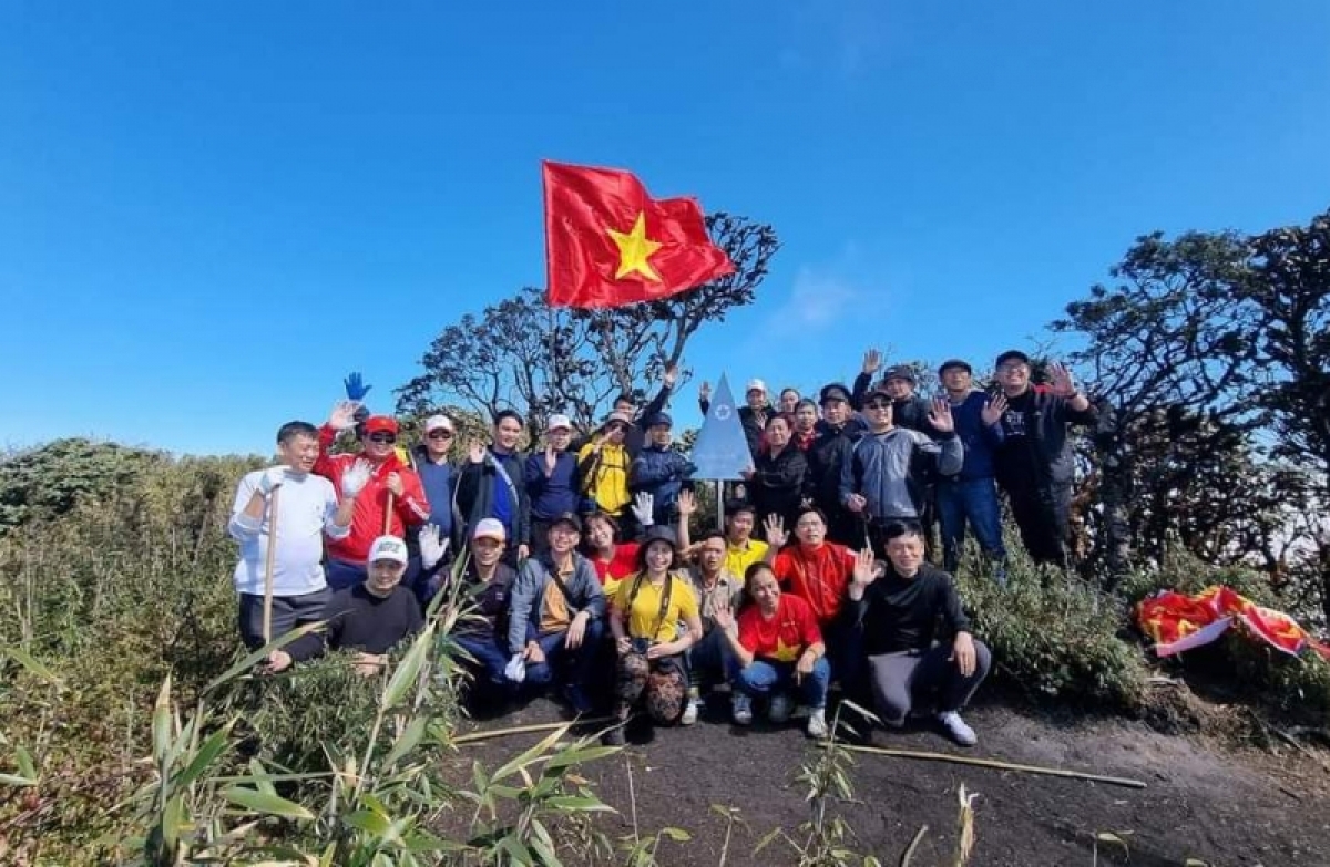 Chinh phục đỉnh núi PuTaLeng cao hơn 3.000m đang là tour du lịch được giới trẻ ưa thích.