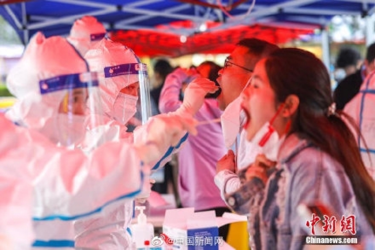 Trung Quốc điều chỉnh các quy định liên quan đến xét nghiệm đại trà. Ảnh: Chinanews.
