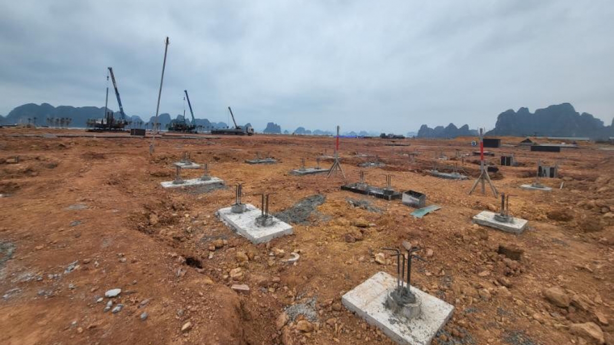 Phân khu biệt thự biển Wyndham Garden Sonasea Vân Đồn, thuộc dự án Sonasea Vân Đồn Harbor city hiện mới đóng cọc làm móng.