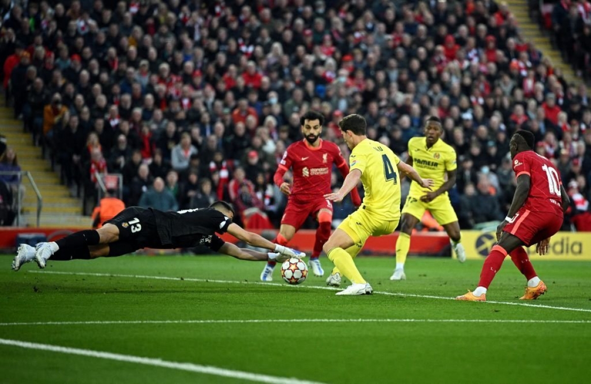 Trên sân nhà Anfield, Liverpool nhanh chóng tạo ra thế trận lấn lướt nhưng Villarreal đã giữ vững trong hiệp 1. (Ảnh: Getty)