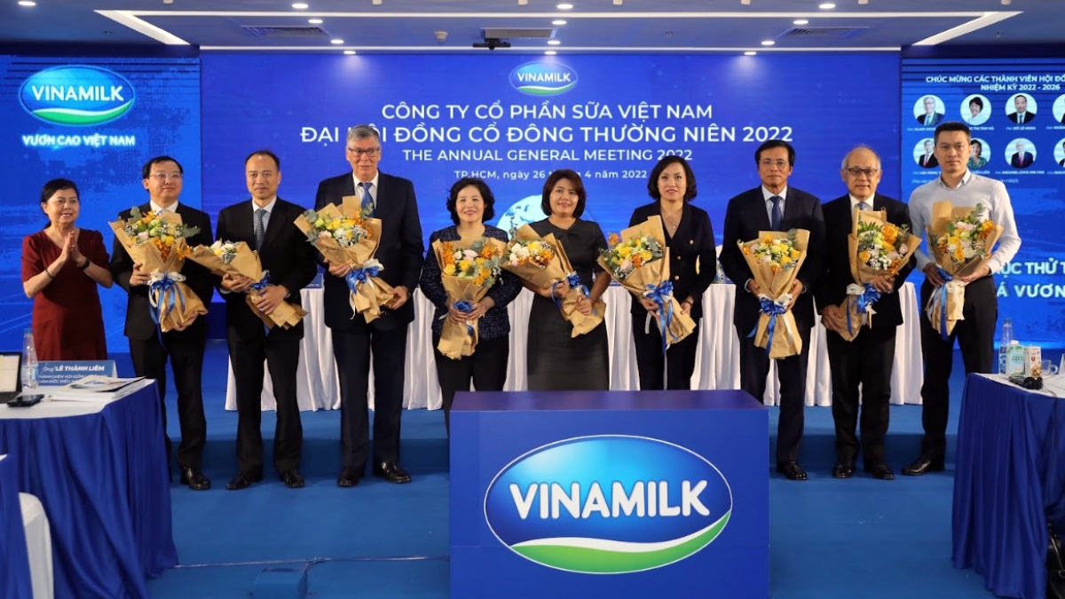 Các thành viên Hội đồng quản trị mới của Vinamilk nhiệm kỳ 2022-2026.
