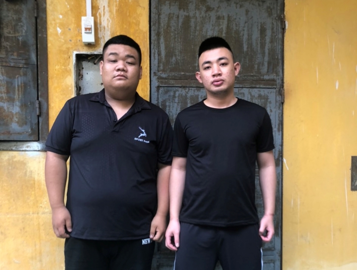 Hiệp và Hùng tại cơ quan Công an (Ảnh: Công an tỉnh Quảng Ninh)
