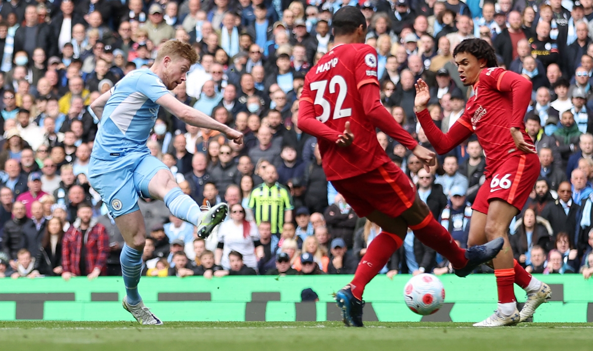 Pha dứt điểm mở tỷ số của Kevin de Bruyne. (Ảnh: Reuters).