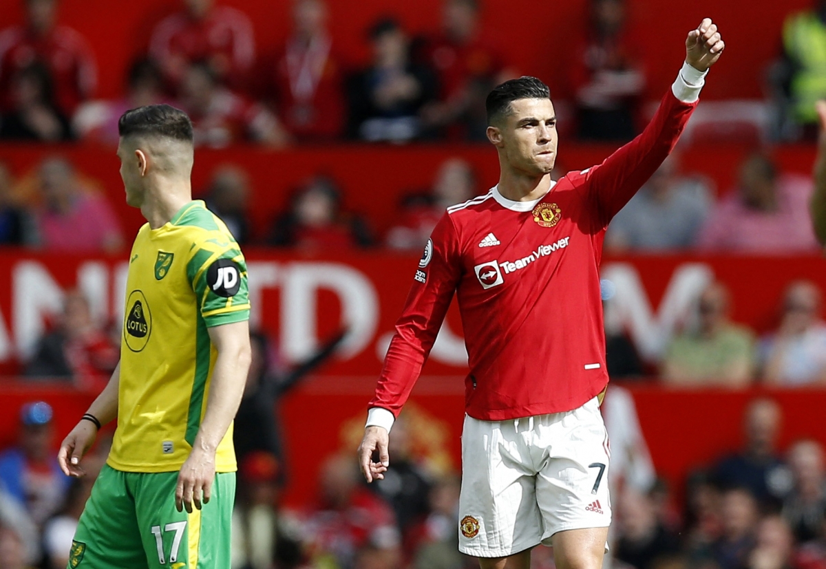 Ronaldo mở tỷ số cho MU. (Ảnh: Reuters).