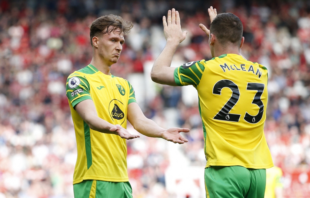 Pha ăn mừng của các cầu thủ Norwich. (Ảnh: Reuters).