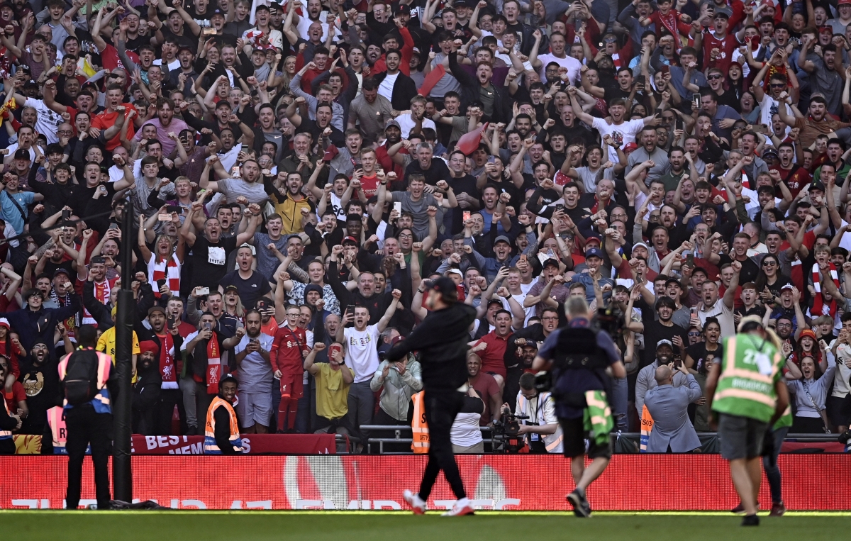 Liverpool tiếp tục hướng tới cú ăn bốn ở mùa giải này và sẽ gặp đội thắng trong cặp bán kết Chelsea - Crystal Palace ở chung kết FA Cup. (Ảnh: Reuters)