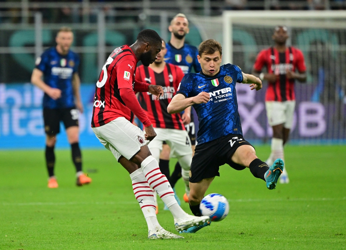 Inter nhập cuộc đầy chủ động trước AC Milan. (Ảnh: Reuters).