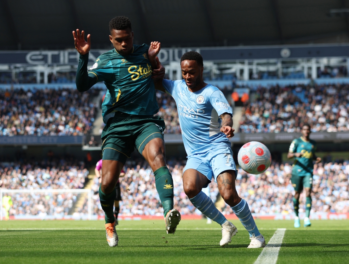 Man City đang ép sân Watford dữ dội (Ảnh: Reuters).