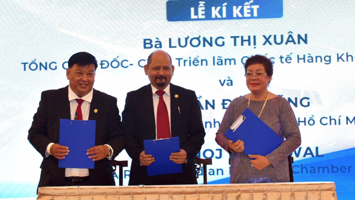 Lễ ký kết hợp tác tham gia VIAE 2022.