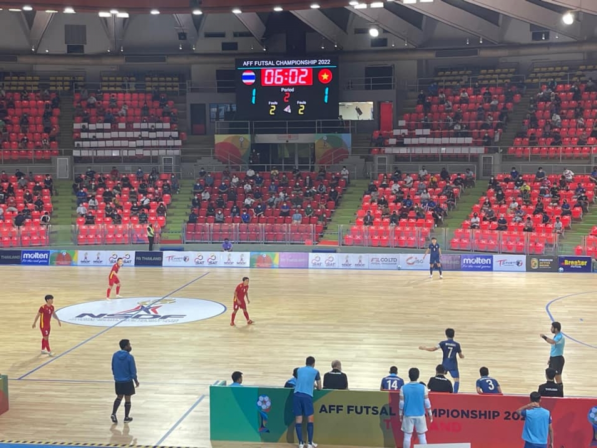 ĐT Futsal Việt Nam đưa trận đấu về vạch xuất phát. (Ảnh: Quang Trung/VOV-Bangkok)