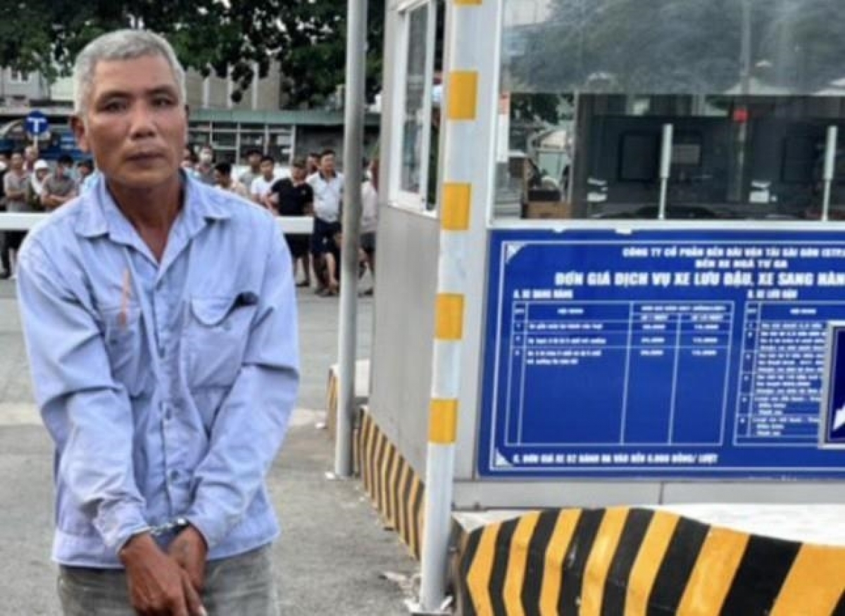 Đinh Tiến Trí được đưa về hiện trường vụ án.
