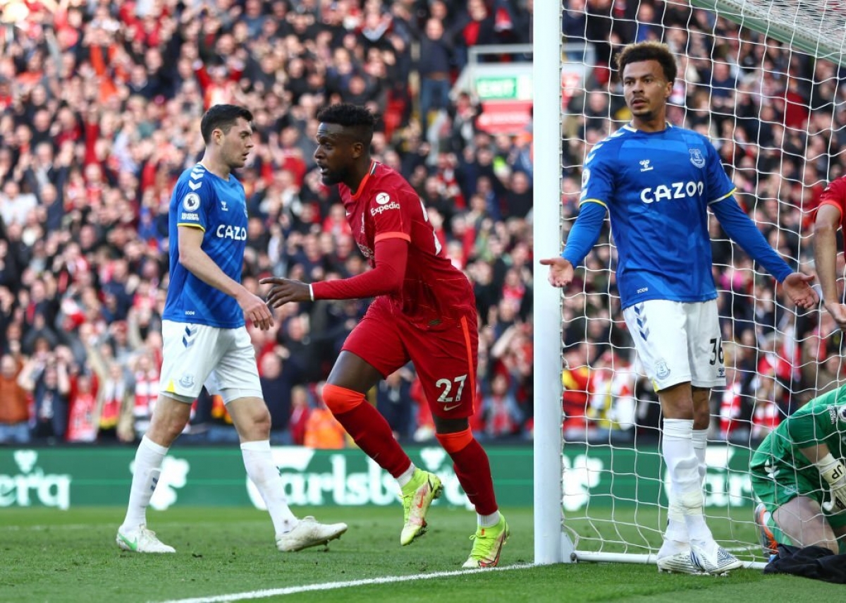 Chiến thắng nghẹt thở trước Everton giúp Liverpool tiếp tục đua vô địch Ngoại hạng Anh. (Ảnh: Getty)