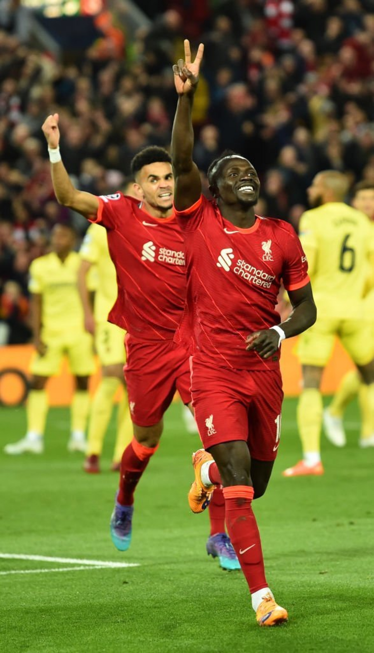 Liverpool ghi 2 bàn thắng chỉ trong vòng 2 phút từ 53 tới 55. (Ảnh: Getty)