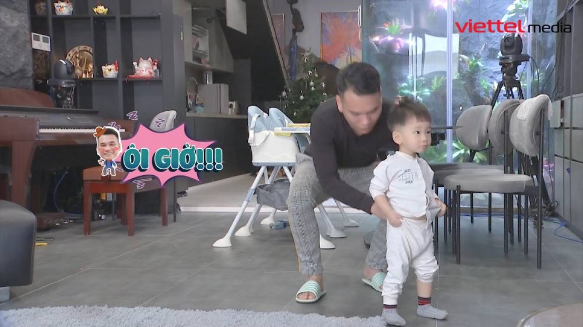 Khắc Việt.