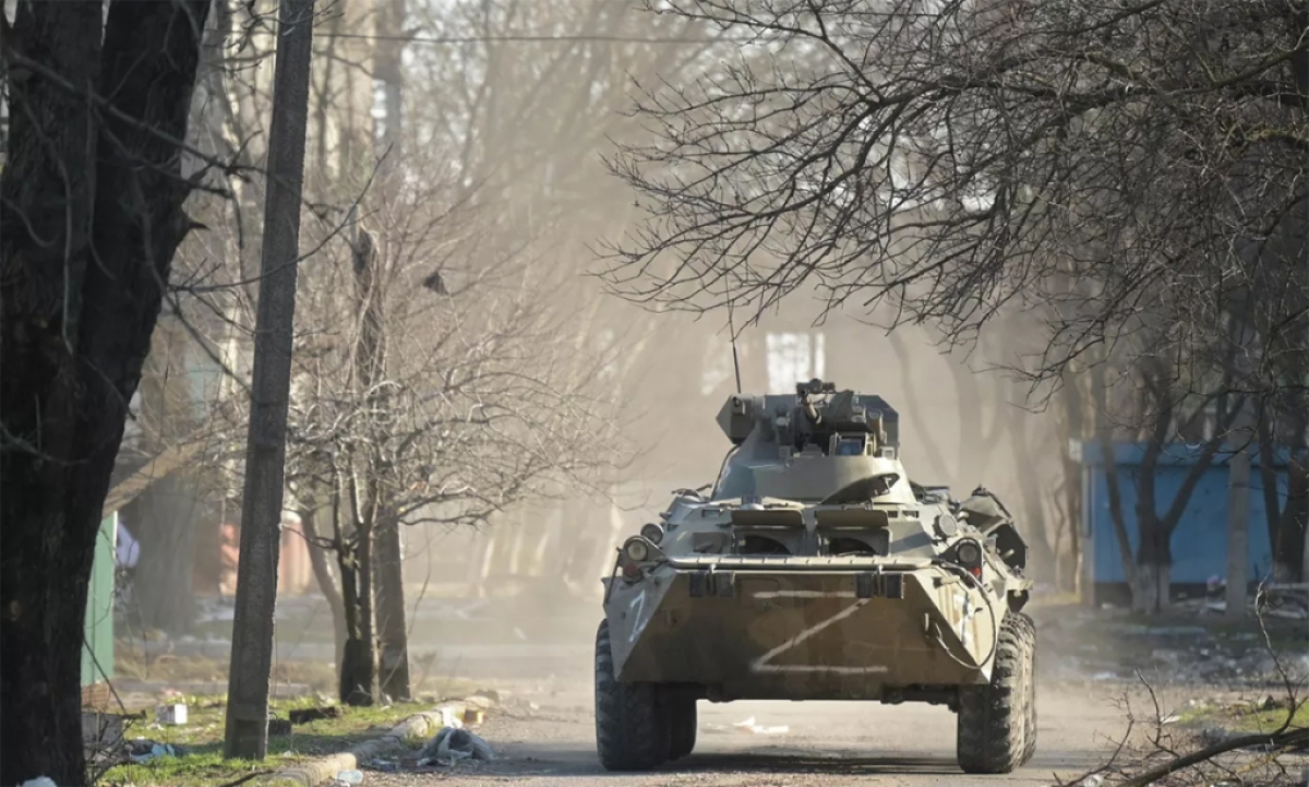 Thiết giáp BTR-82 thuộc lực lượng vũ trang của Cộng hòa Nhân dân Donetsk tự xưng tại Mariupol, phía Đông Nam Ukraine. Ảnh: RIA Novosti
