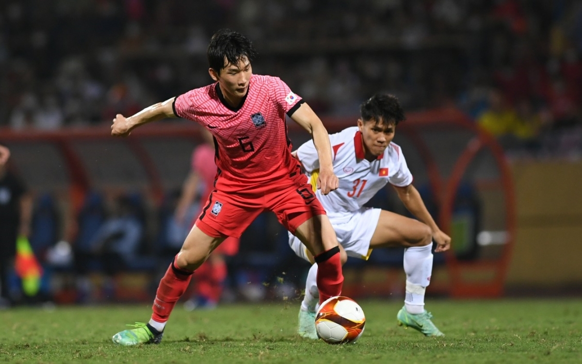 U20 Hàn Quốc đang chơi nhỉnh hơn sau khi U23 Việt Nam thay đổi một loạt nhân sự. (Ảnh: Dương Thuật)