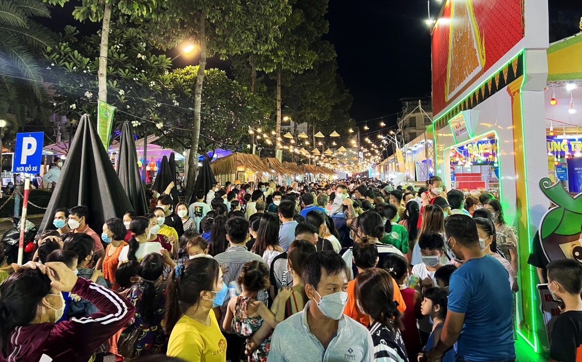 Đông đảo người dân tham gia Ngày hội mắm Châu Đốc, An Giang – Đặc sản các vùng miền năm 2022.