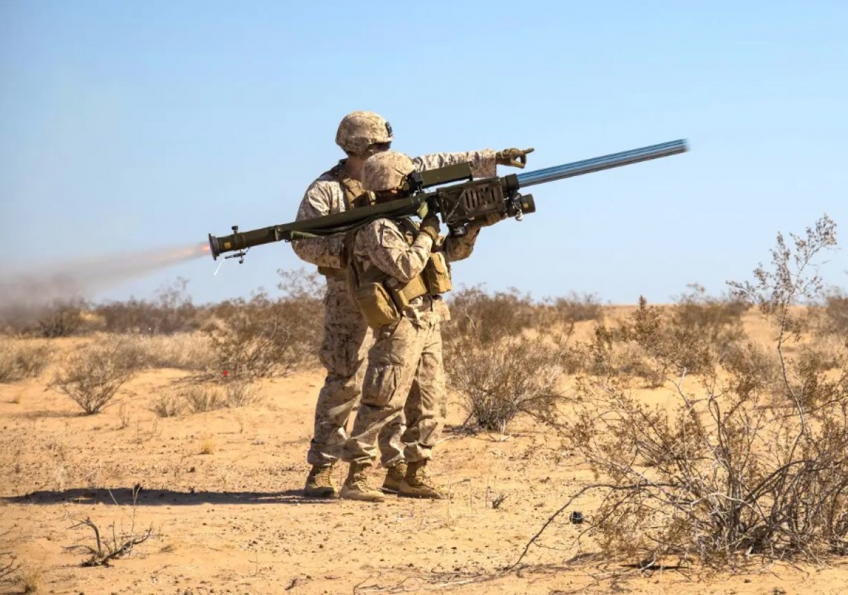 Binh sĩ Mỹ đang sử dụng tên lửa Stinger. Ảnh: USMC