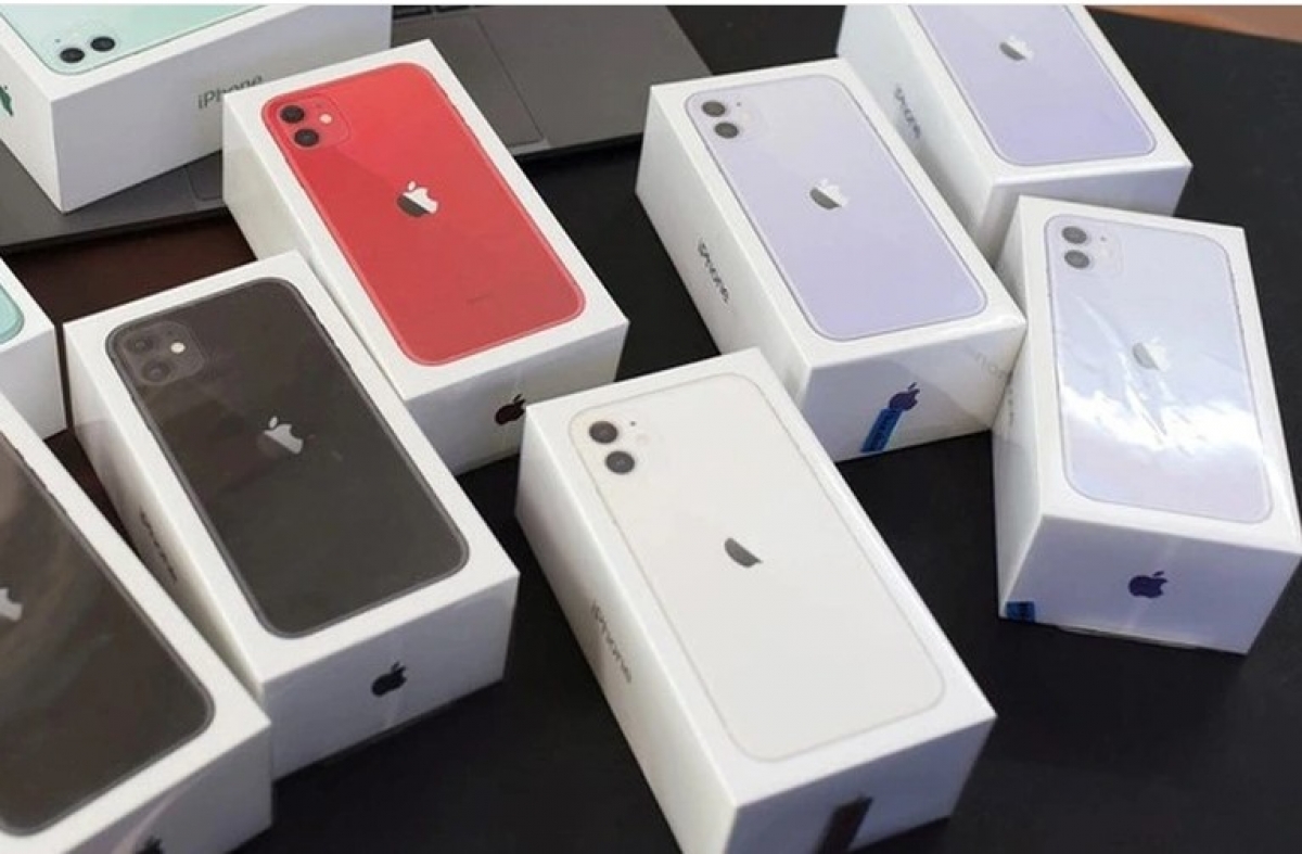 iPhone 11 luôn nằm trong top sản phẩm bán chạy tại nhiều đại lý (Ảnh: Vũ Duy).