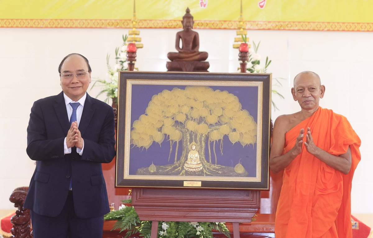 Chủ tịch nước khẳng định, Đảng, Nhà nước luôn bảo đảm quyền tự do tín ngưỡng, tôn giáo của nhân dân, bảo đảm sinh hoạt tôn giáo đúng pháp luật
