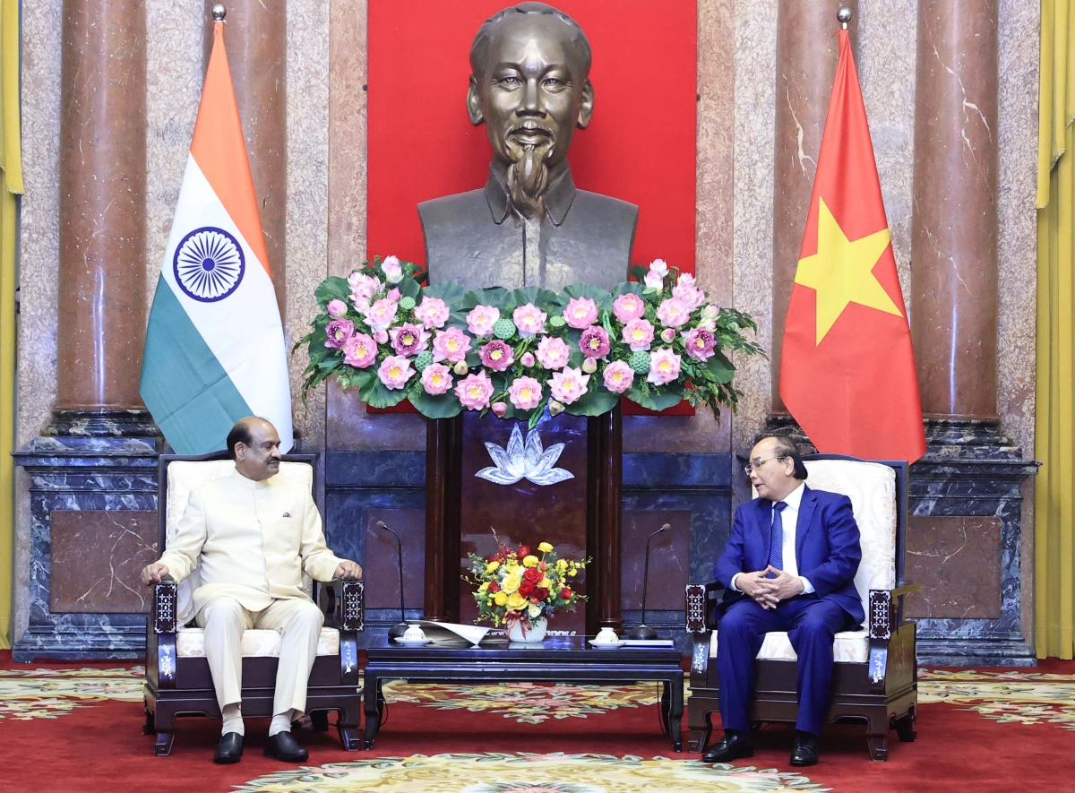Chủ tịch nước Nguyễn Xuân Phúc tiếp Chủ tịch Hạ viện Ấn Độ Om Birla.