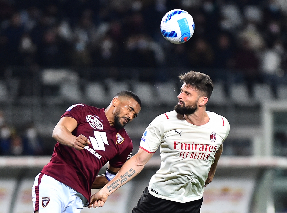 AC Milan đang rất cần chiến thắng trước Genoa để duy trì vị trí đầu bảng Serie A. (Ảnh: Reuters).
