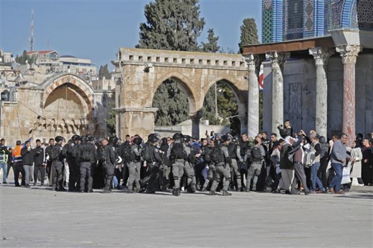 Đụng độ giữa lực lượng an ninh Israel và người Palestine tại đền thờ Al Aqsa ở Đông Jerusalem, ngày 15/4/2022. Ảnh: AFP