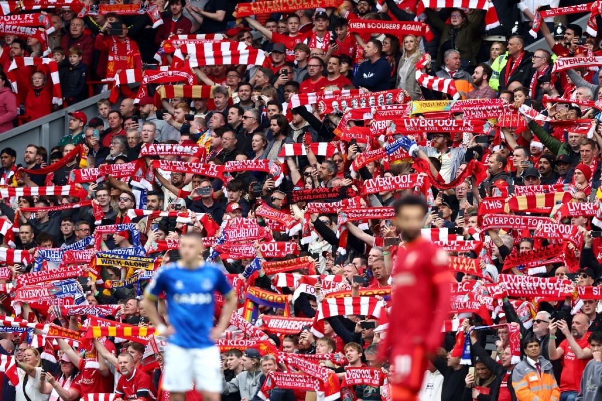 Bầu không khí rực lửa trên sân Anfield. (Ảnh: Getty)
