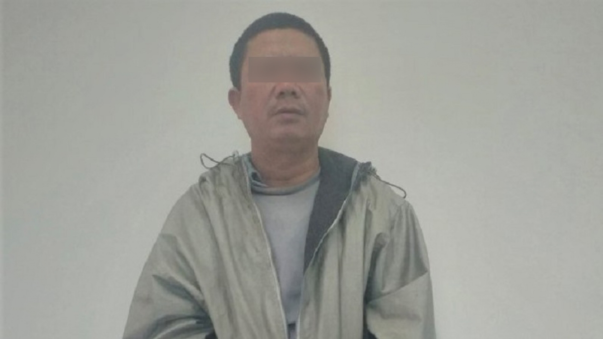 Đối tượng Hoàng Công Tuấn cùng tang vật tại cơ quan.