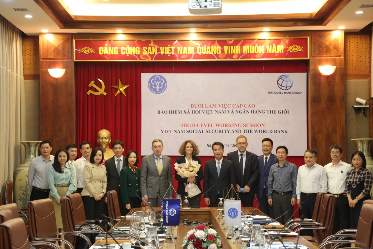 Lãnh đạo Tổng Giám đốc BHXH Việt Nam Nguyễn Thế Mạnh và làm việc với bà Carolyn Turk- Giám đốc Ngân hàng Thế giới (WB) tại Việt Nam cùng đoàn cán bộ cấp cao của WB.