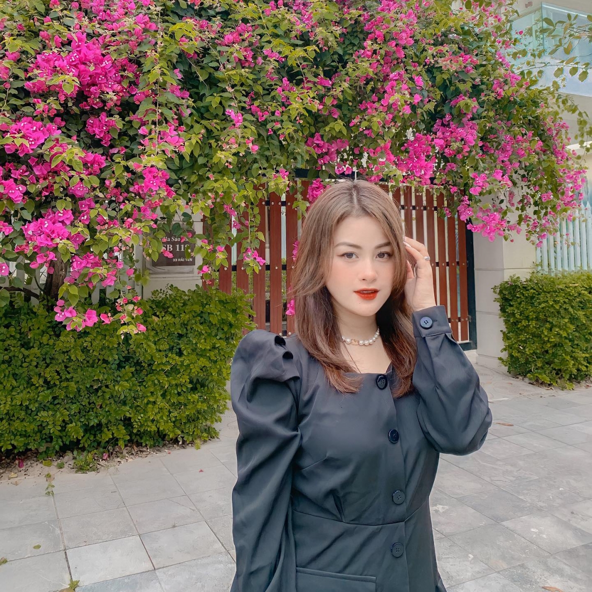 Những vòm hoa giấy như lưu giữ nắng gió đất trời, chờ ngày để bung tỏa những cánh hoa mong manh rực rỡ (Ảnh: kieuphamm)