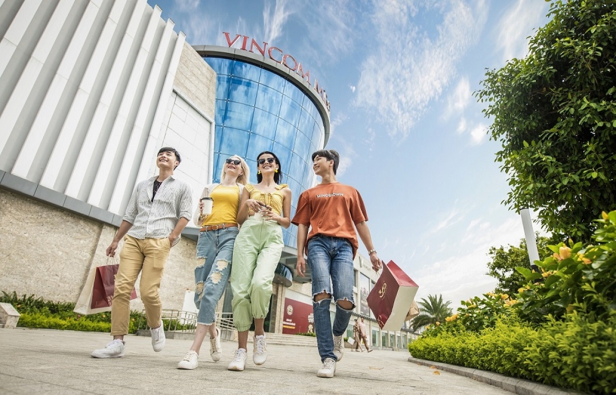 Ngay từ thiết kế mặt tiền, VMM Smart City đã gây ấn tượng mạnh mẽ với công nghệ Smart Lighting – mang đến hiệu ứng ánh sáng hiện đại vào buổi tối.