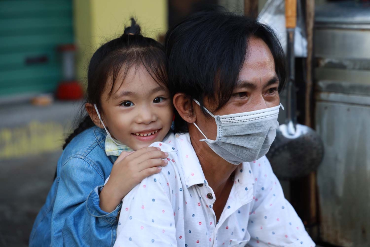 Anh Nguyễn Tất Thành và con gái