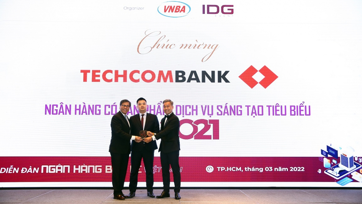 Techcombank được vinh danh ở là “Ngân hàng có sản phẩm dịch vụ sáng tạo tiêu biểu” với ứng dụng ngân hàng số Techcombank Mobile.